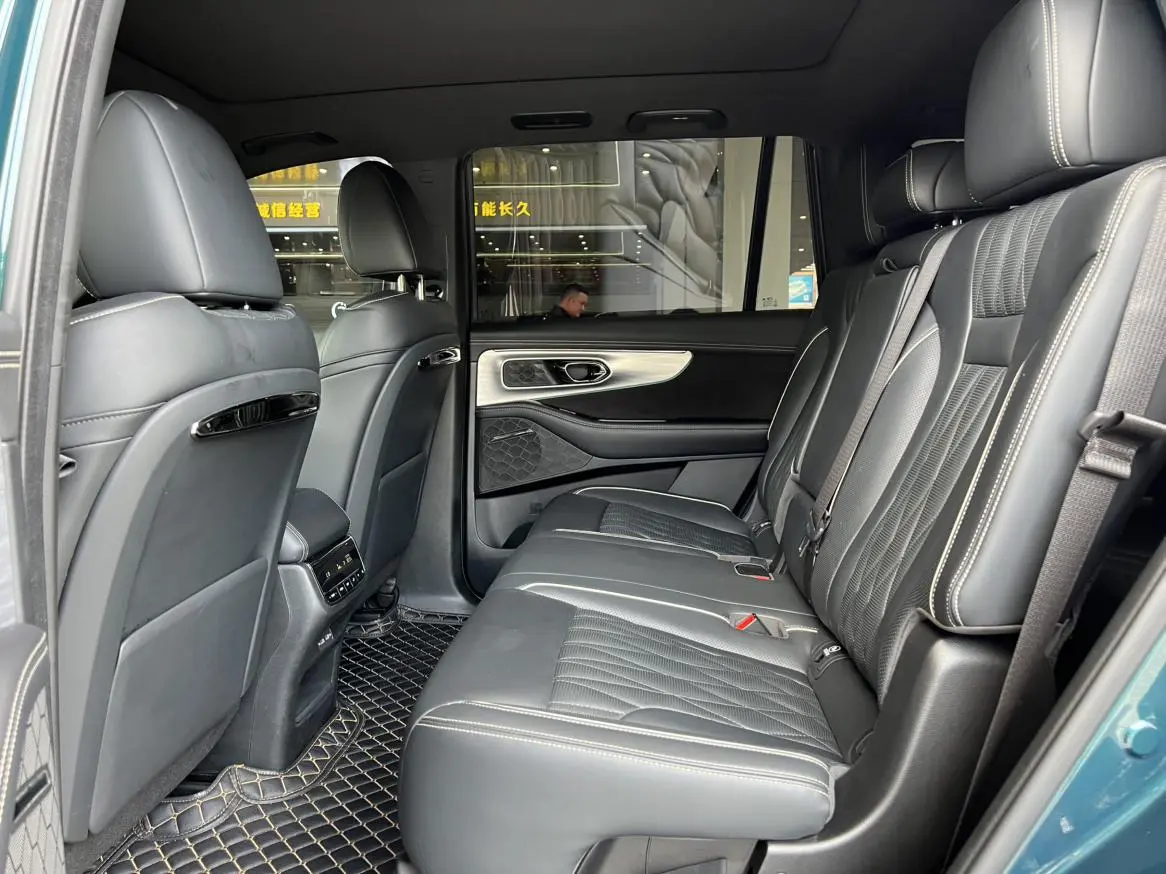 GAC Trumpchi GS8 Pilot Series 2.0 TGDI two-wheel drive Premium Edition 7-seater