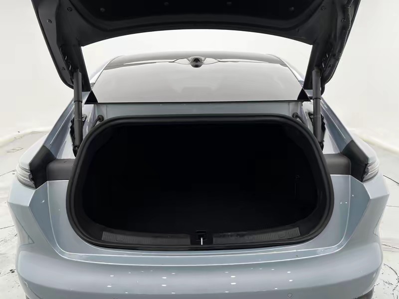 NIO NIO ET5 2025