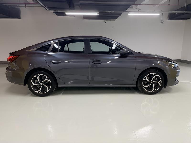 MG MG5 2025