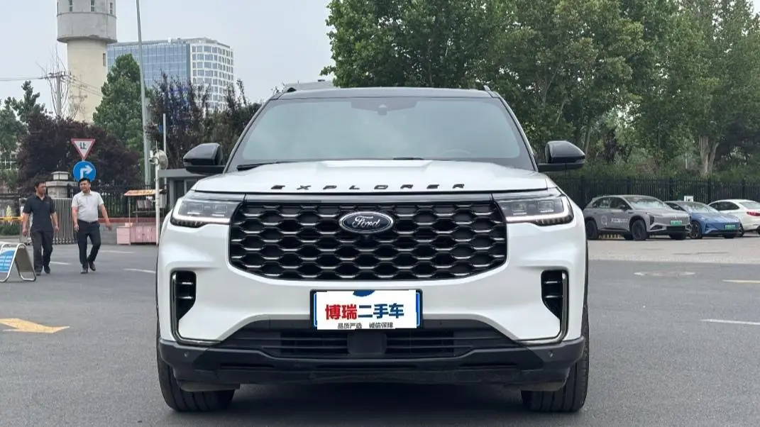 Ford Explorer EcoBoost 285 four-wheel drive ST-LINE 6-seater
