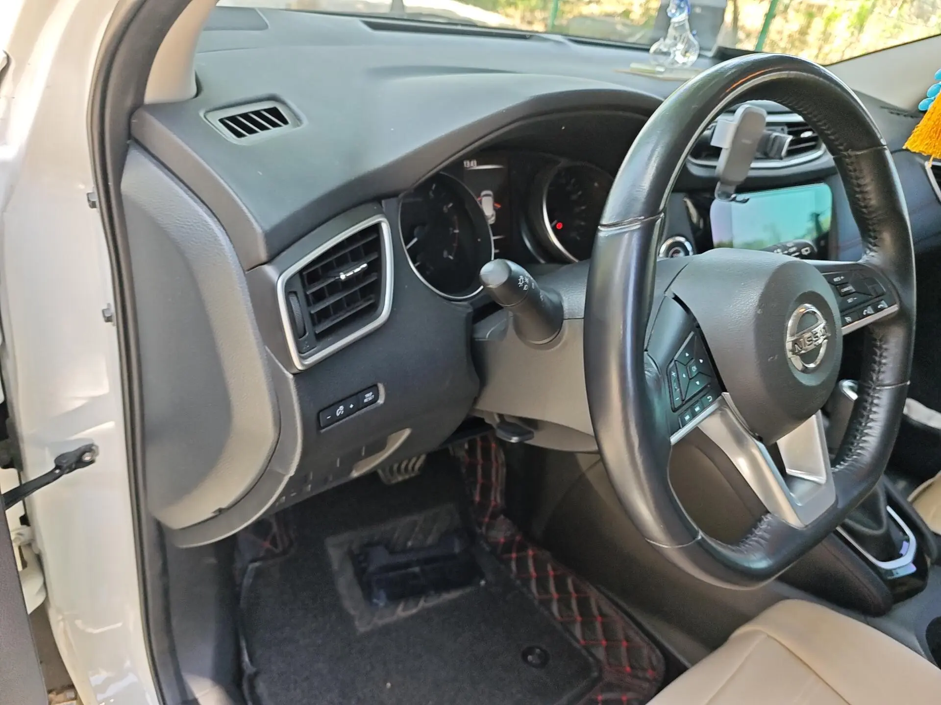 Nissan Qashqai 2.0L CVT Deluxe Edition