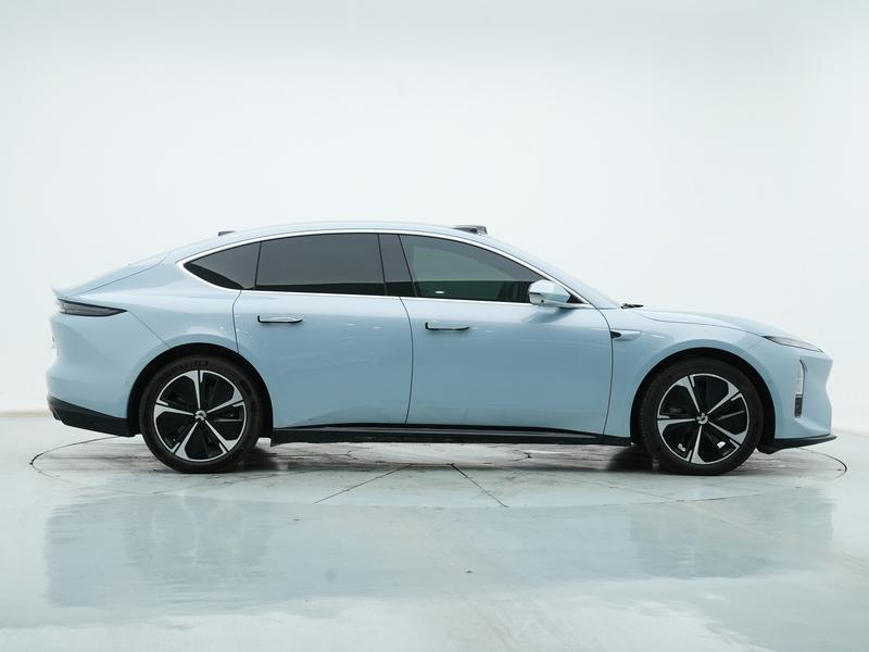 NIO NIO ET5 2025