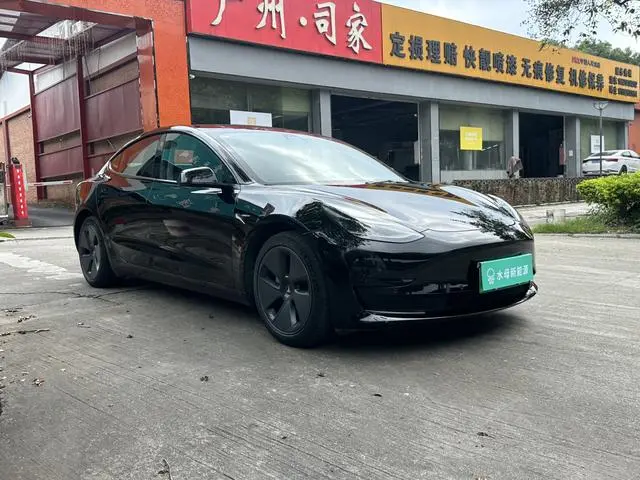 Tesla Model 3 Upgraded version of standard battery life rear drive