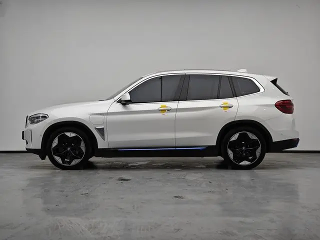 BMW BMW iX3 Facelift collar type