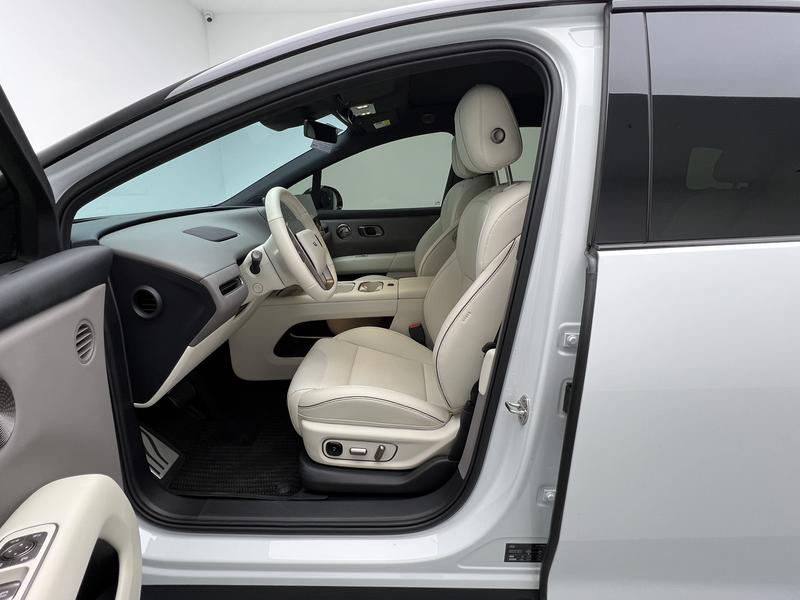 Li Auto Ideal i6 2025