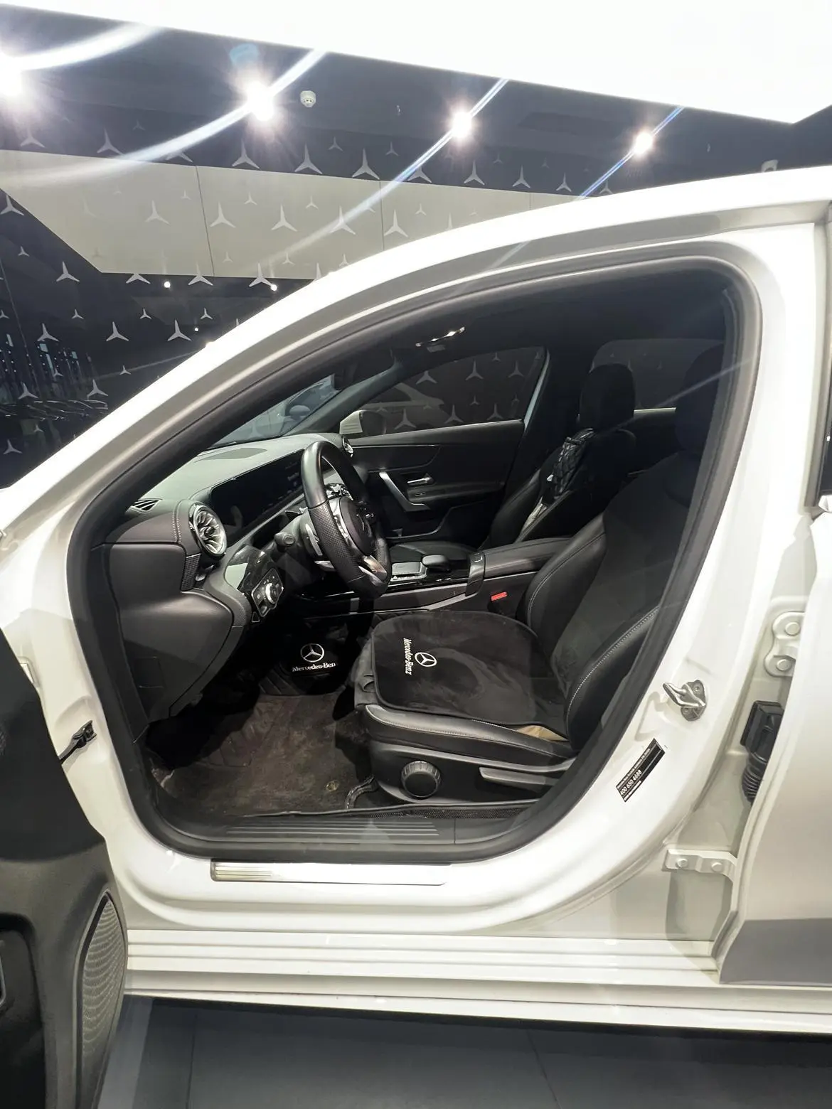 Mercedes-Benz Mercedes-Benz A-class Facelift A 200 L sports sedan dynamic version
