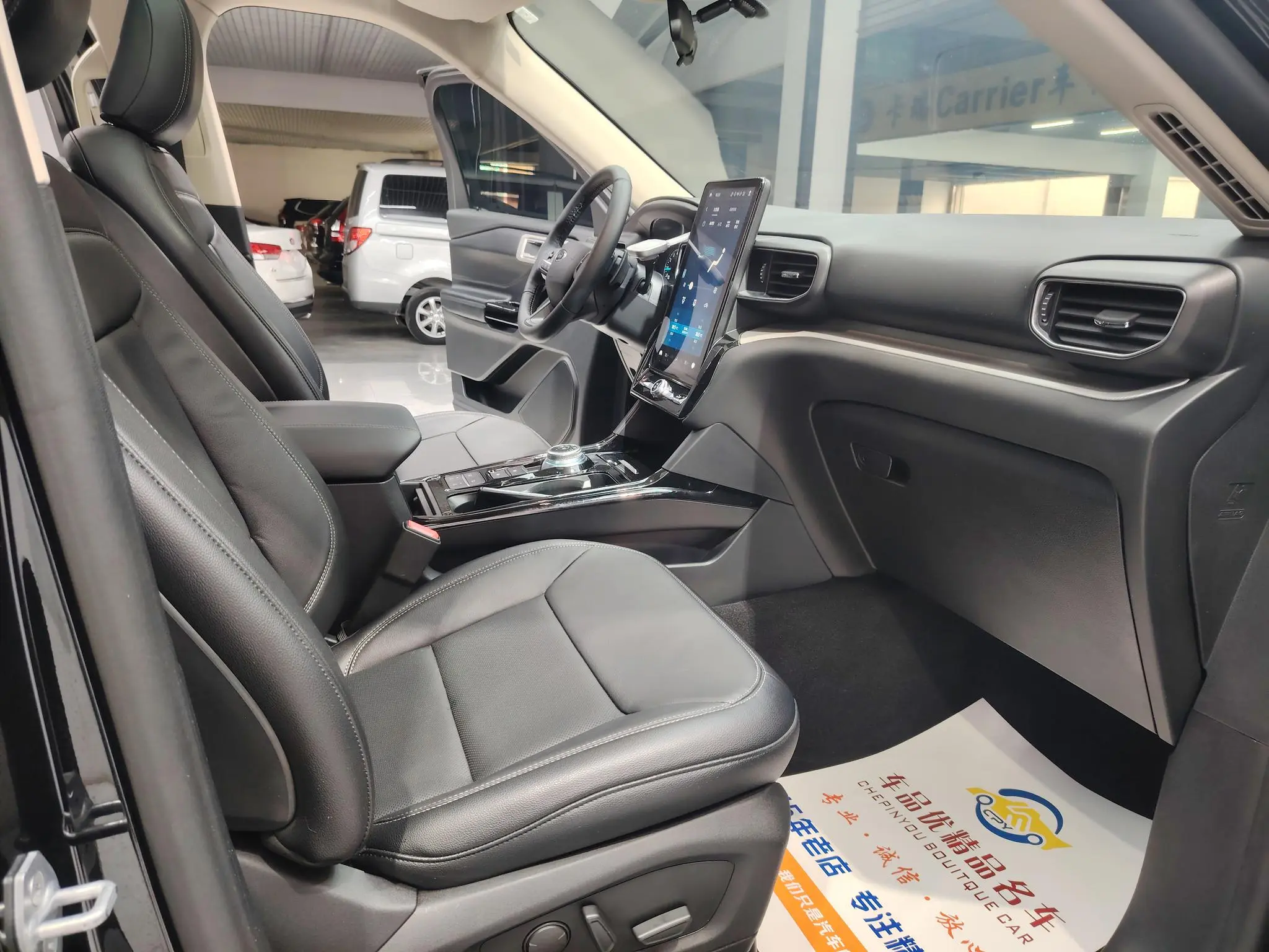Ford Explorer EcoBoost 285 rear drive fashion version 6 seats