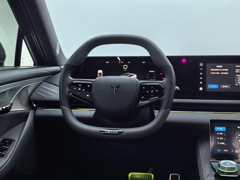 Voyah Lantu Chasing Light PHEV 2024