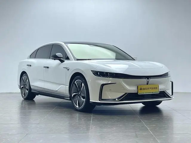 VOYAH Lantu Chasing Light EV 580km standard battery life version