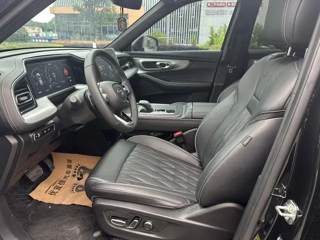GAC Trumpchi GS8 Pilot Series 2.0 TGDI two-wheel drive Luxury Zhilian Edition 7-seater
