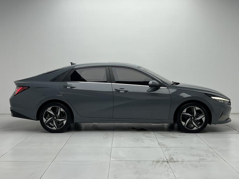 Hyundai Elantra 2022