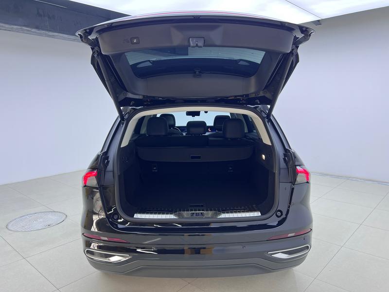 Lincoln Voyager 2023