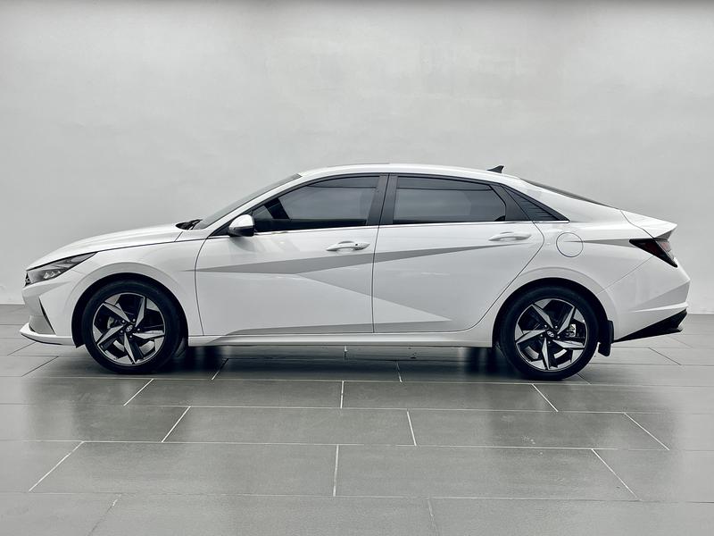 Hyundai Elantra 2022