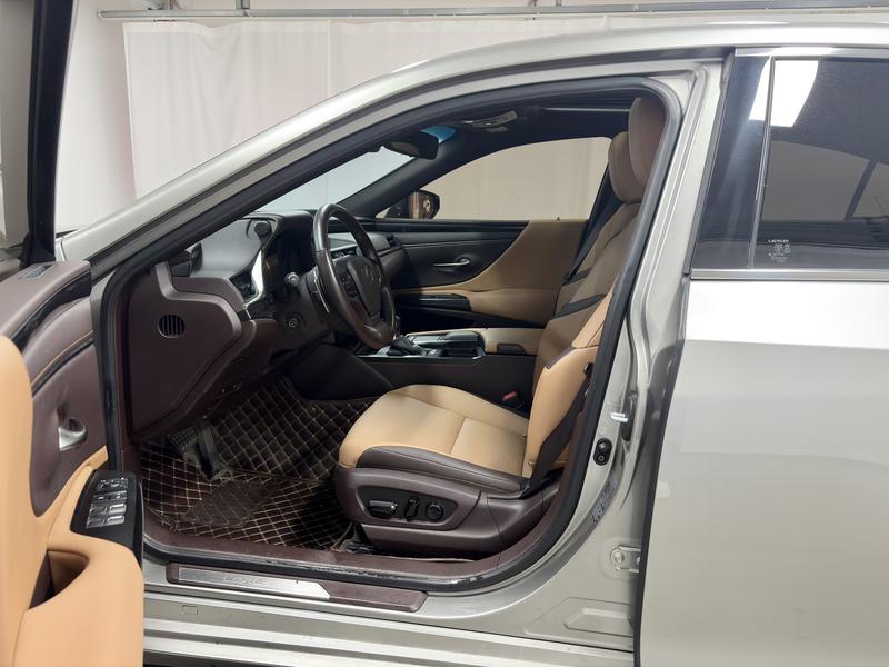 Lexus Lexus ES 2020