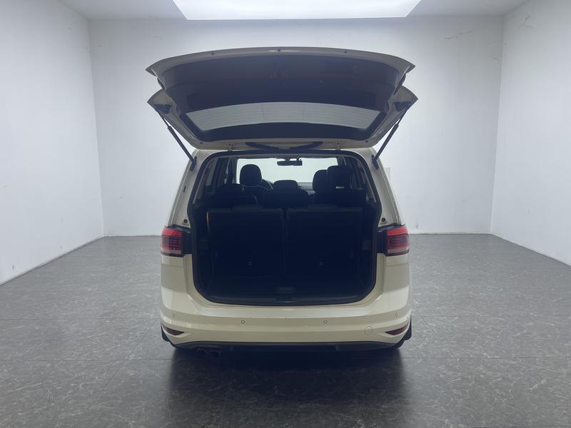 Volkswagen Touran L 2016