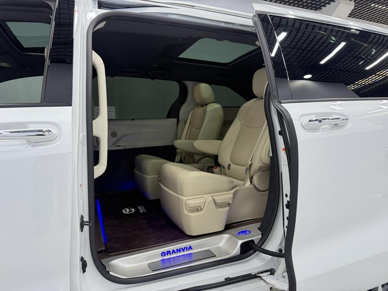 Toyota Gravia 2023