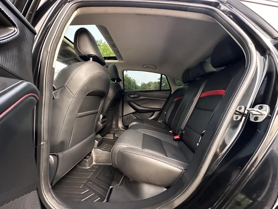 MG MG5 180DVVT CVT Youth Deluxe Edition