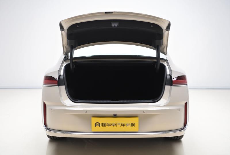 Roewe Roewe M7 DMH 2025