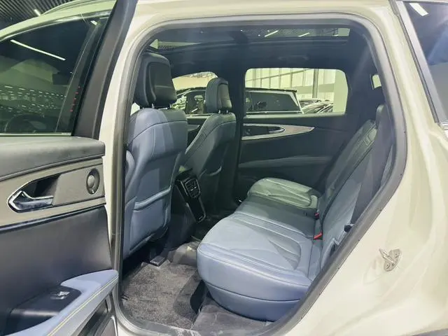 Lincoln Navigator 2.0T four-wheel drive Zunya Edition