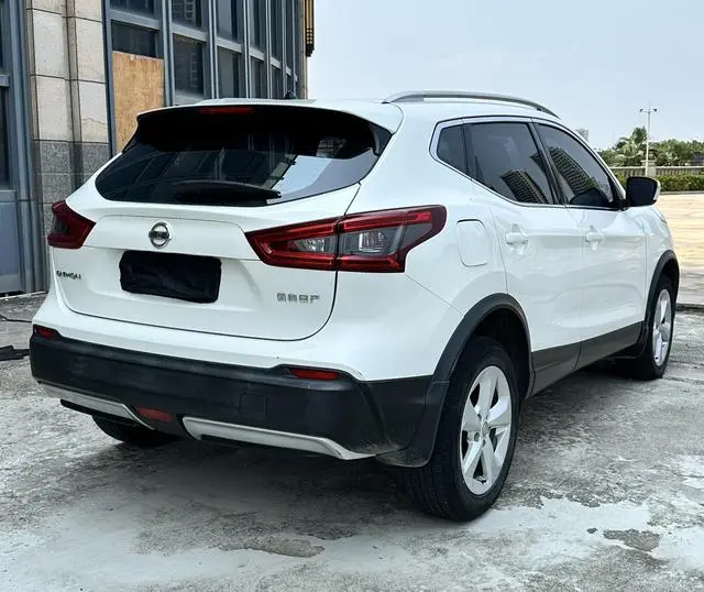 Nissan Qashqai 2.0 L XV Smart Edition