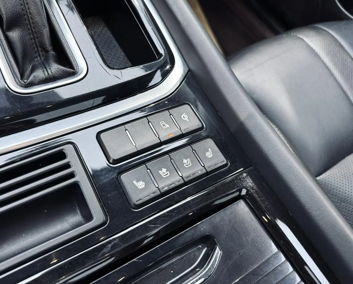 GAC Trumpchi GS8 320T two-wheel drive luxury Zhilian Edition 7 seats