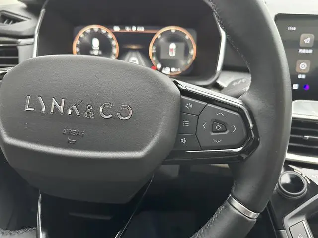 LYNK & CO Lynk & Co. 06 EM-P PHEV Remix Shero