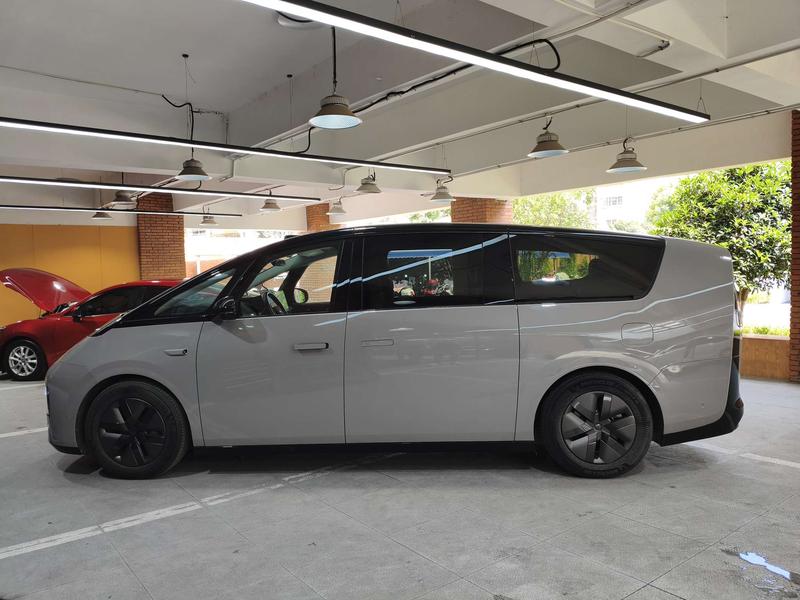 Li Auto Ideal MEGA 2024
