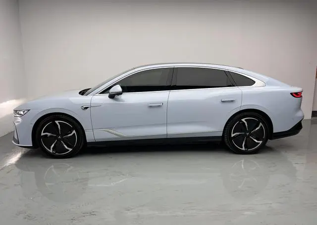 VOYAH Lantu Chasing Light EV 580km standard battery life version