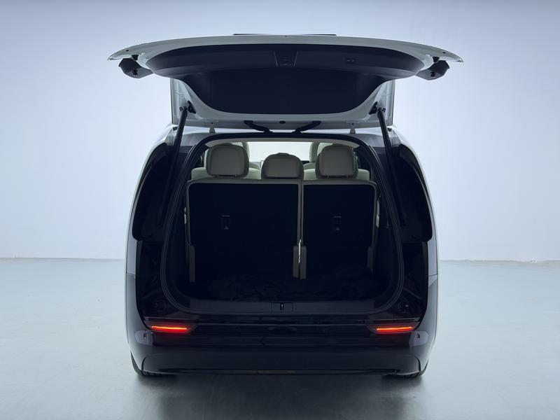 Li Auto Ideal MEGA 2025