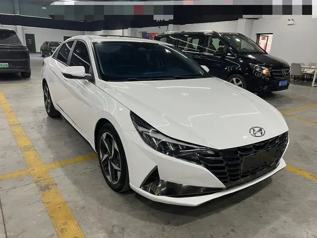 Hyundai Elantra 1.5L CVT LUX Premium Edition