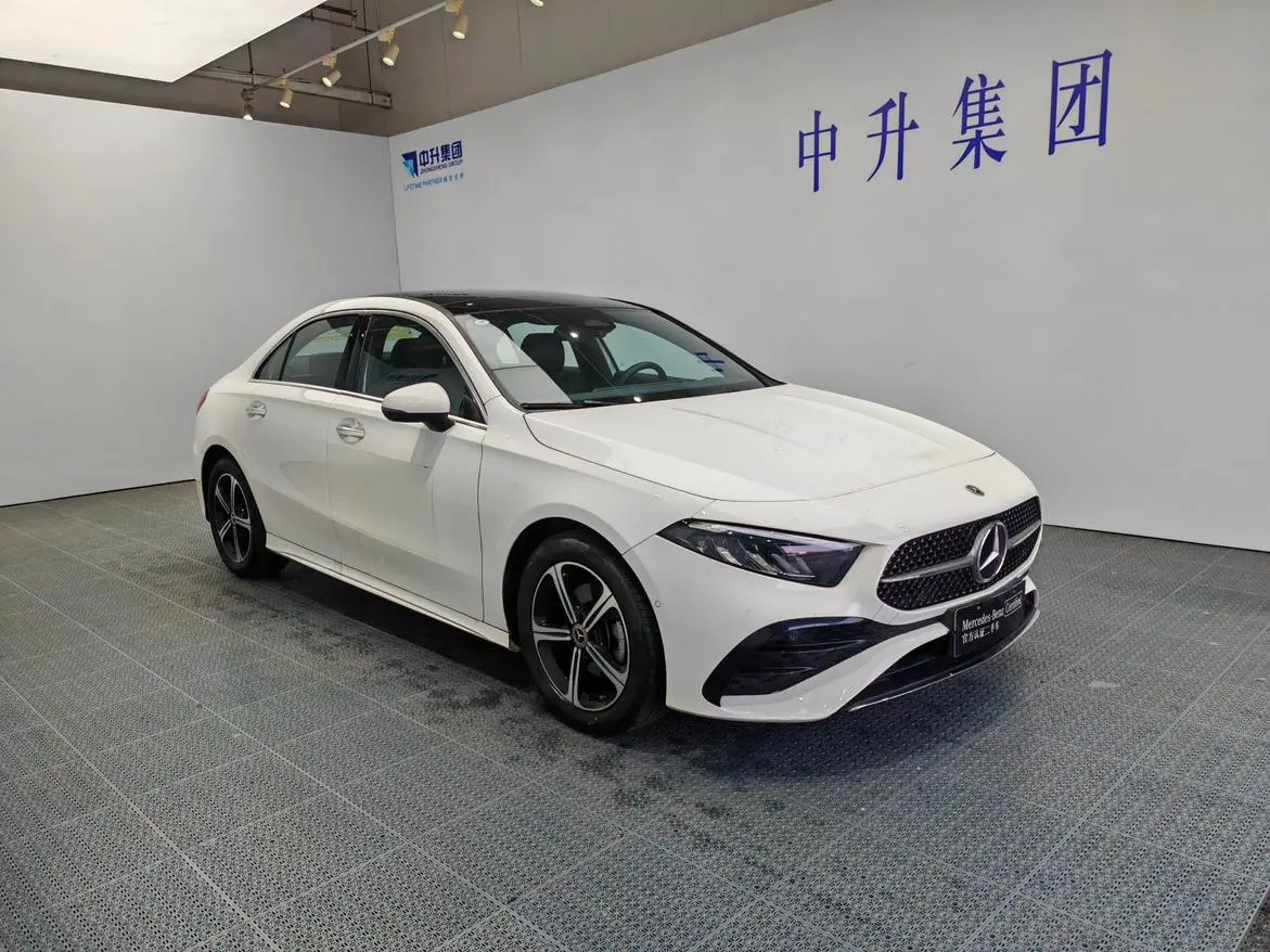 Mercedes-Benz Mercedes-Benz A-class A 200 L sports sedan fashion Version