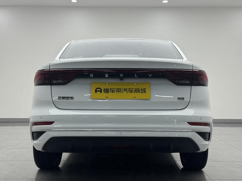 Geely Emgrand 2022