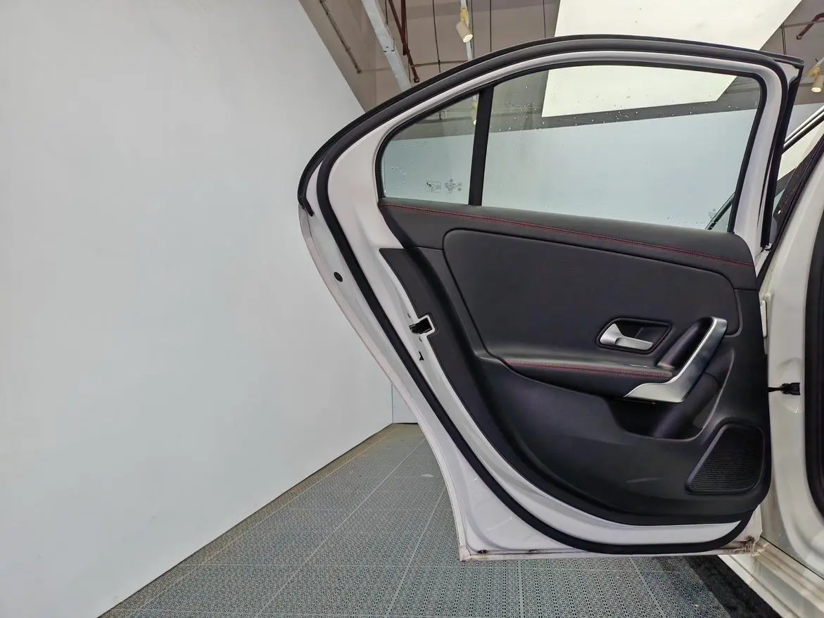 Mercedes-Benz Mercedes-Benz A-class A 200 L sports sedan fashion Version