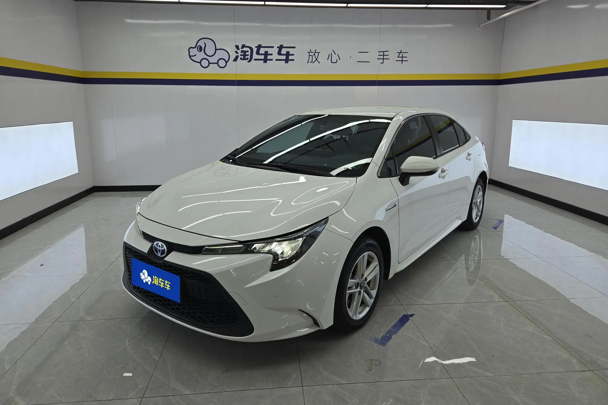 TOYOTA Lei Ling Dual engine 1.8H E-CVT Enterprise Edition