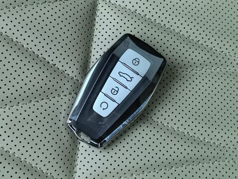 Geely Emgrand L 2025