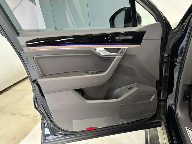 Volkswagen Touareg 3.0 TSI Ruixiang Edition Classic Sports Suit