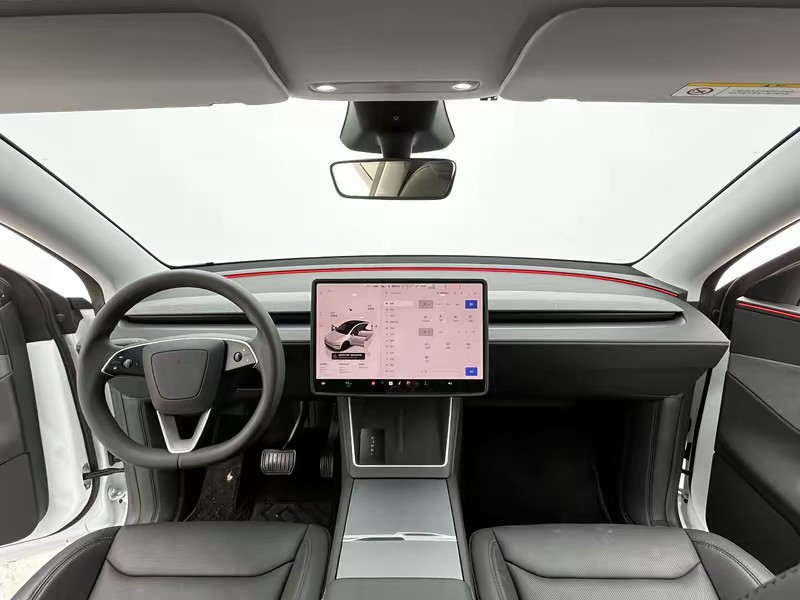 Tesla Model Y 2025