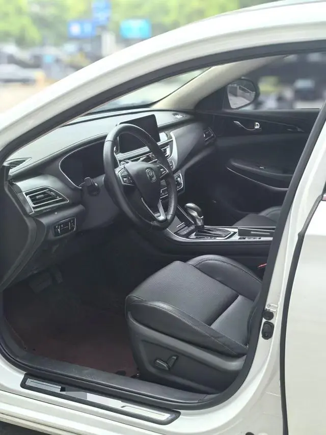 Changan Ruicheng CC 1.5T automatic sharp type