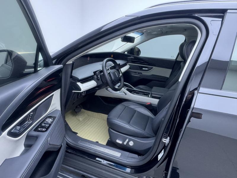 Lincoln Voyager 2023