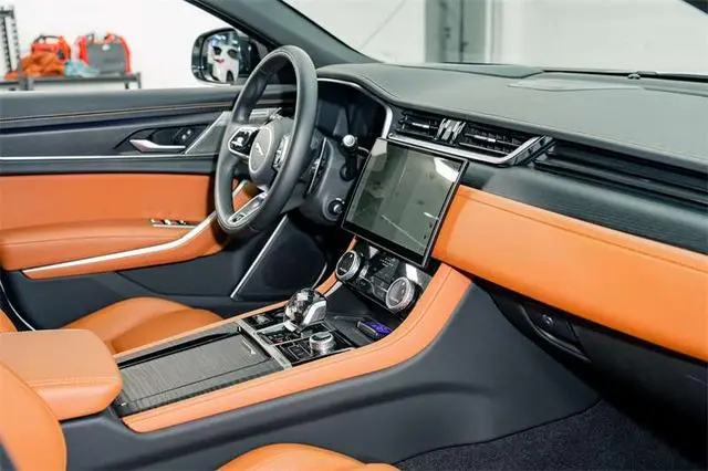 Jaguar Jaguar XFL 2.0T P300 four-wheel drive flagship sports gilt edition
