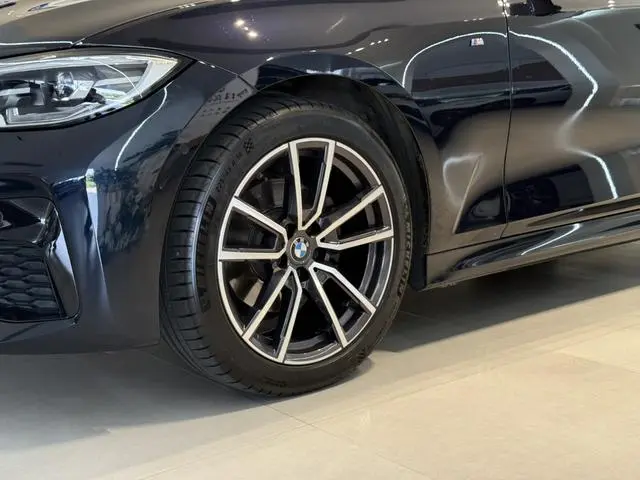 BMW BMW 3 Series Facelift 325Li M sports suit