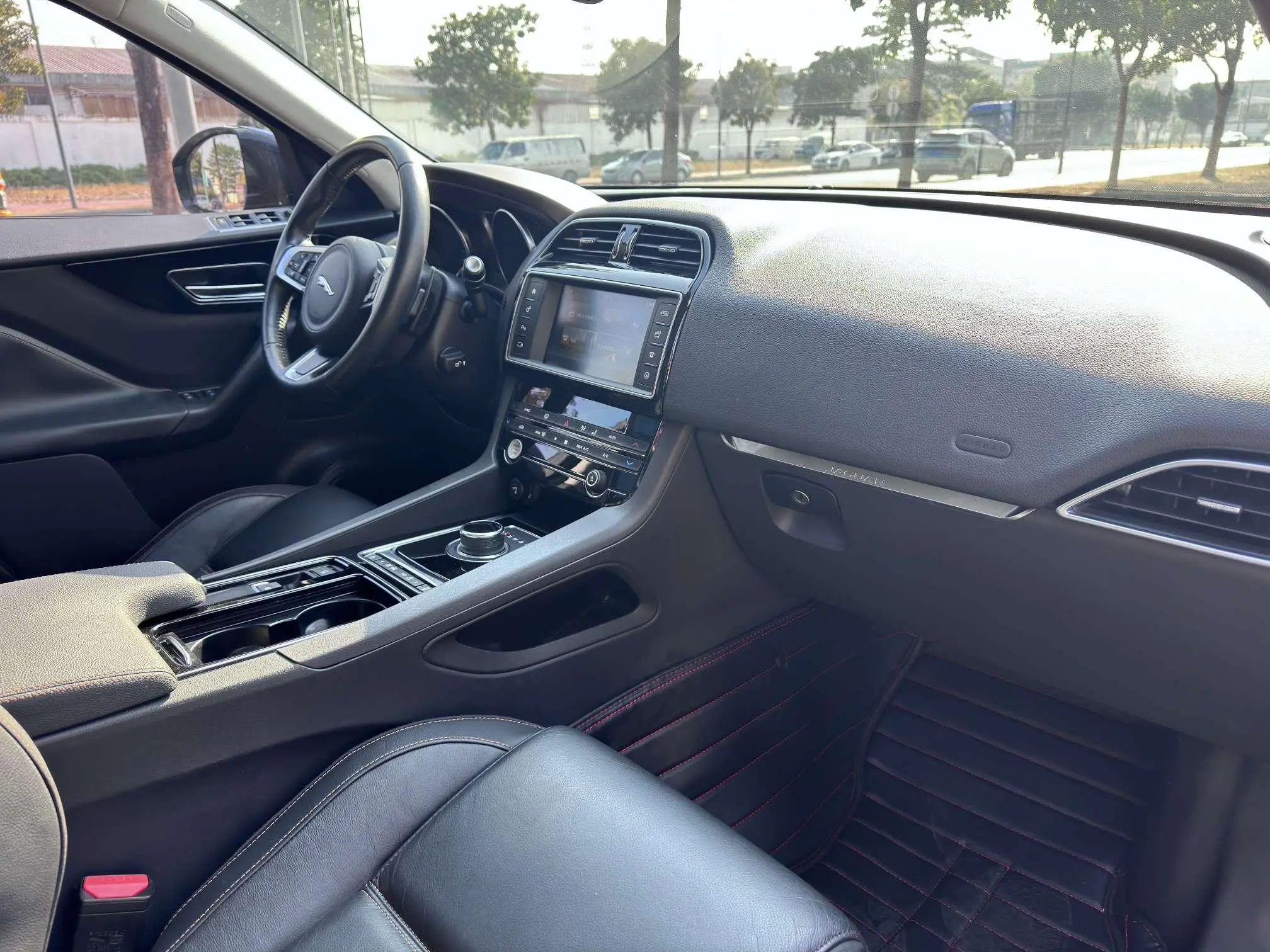 Jaguar Jaguar F-PACE 2.0T four-wheel drive R-Sport sports version