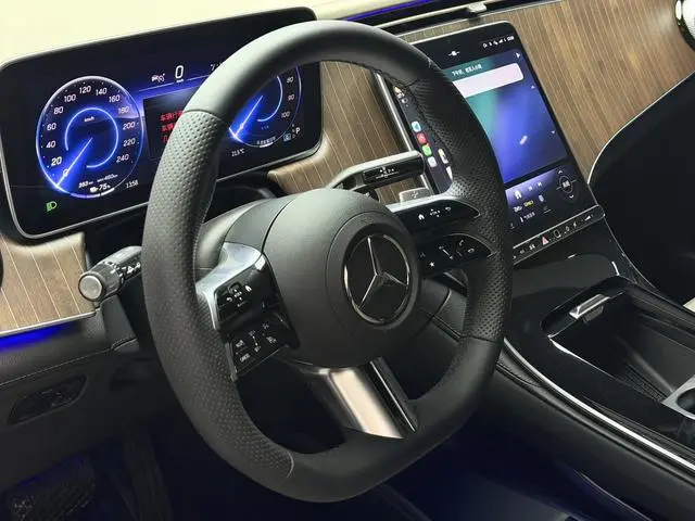 Mercedes-Benz Mercedes-Benz EQE SUV EQE SUV 500 4MATIC Pioneer Edition
