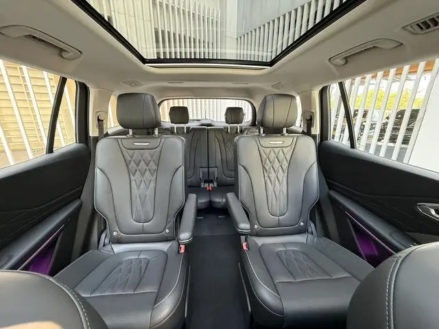 Hongqi Hongqi HS7 PHEV 2.0T four-wheel drive Qichang version 6 seats