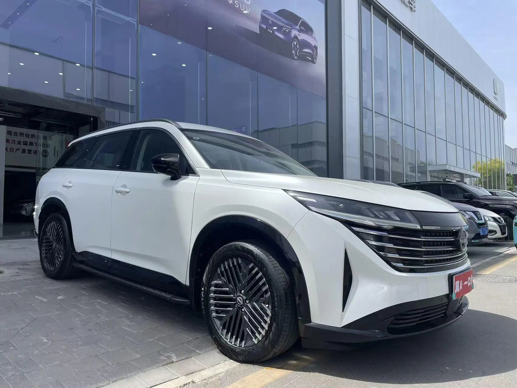 Nissan Exploring the land 380VC-TURBO four-wheel drive Zhizun Edition six-seater