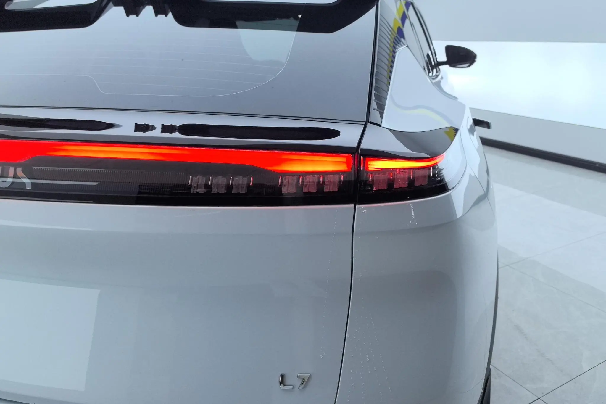 Dongfeng Fengshen Fengshen L7 PHEV 205 Plus