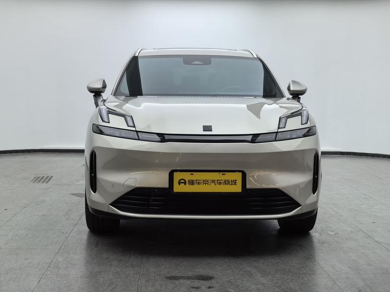 Lynk & Co Lynk&Co 08 EM-P 2023