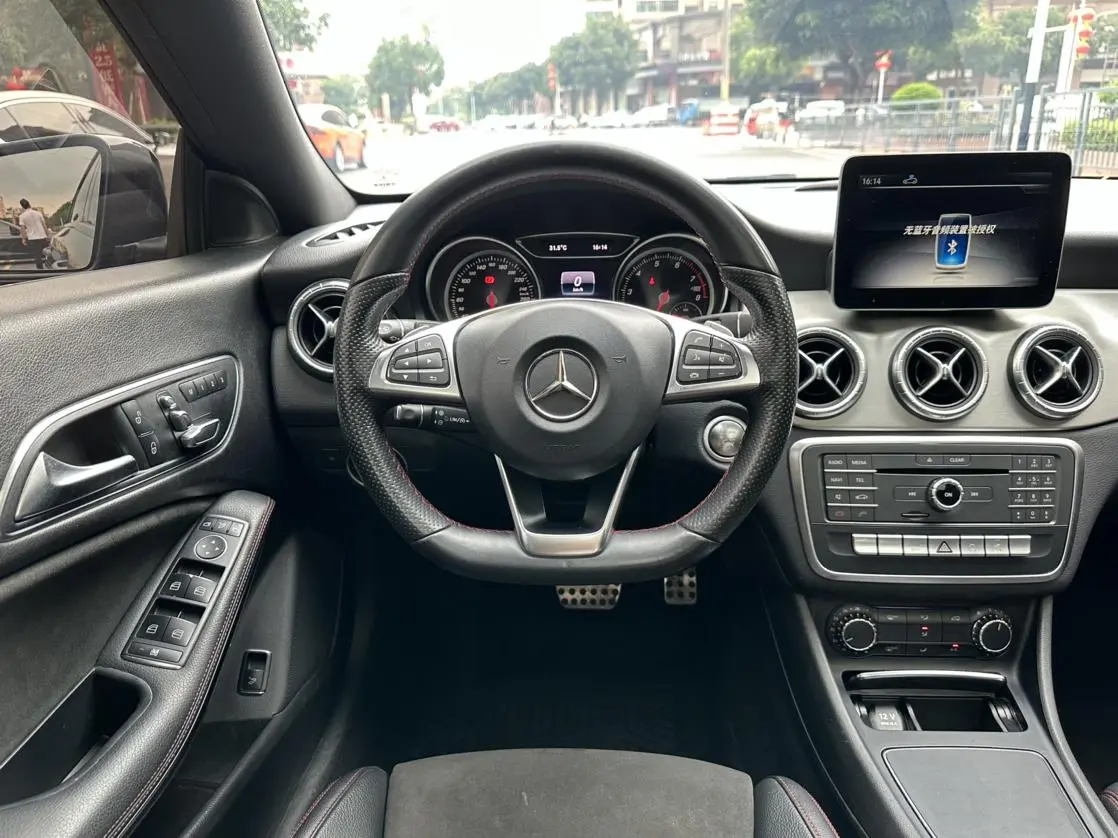 Mercedes-Benz Mercedes-Benz CLA CLA 220 4MATIC