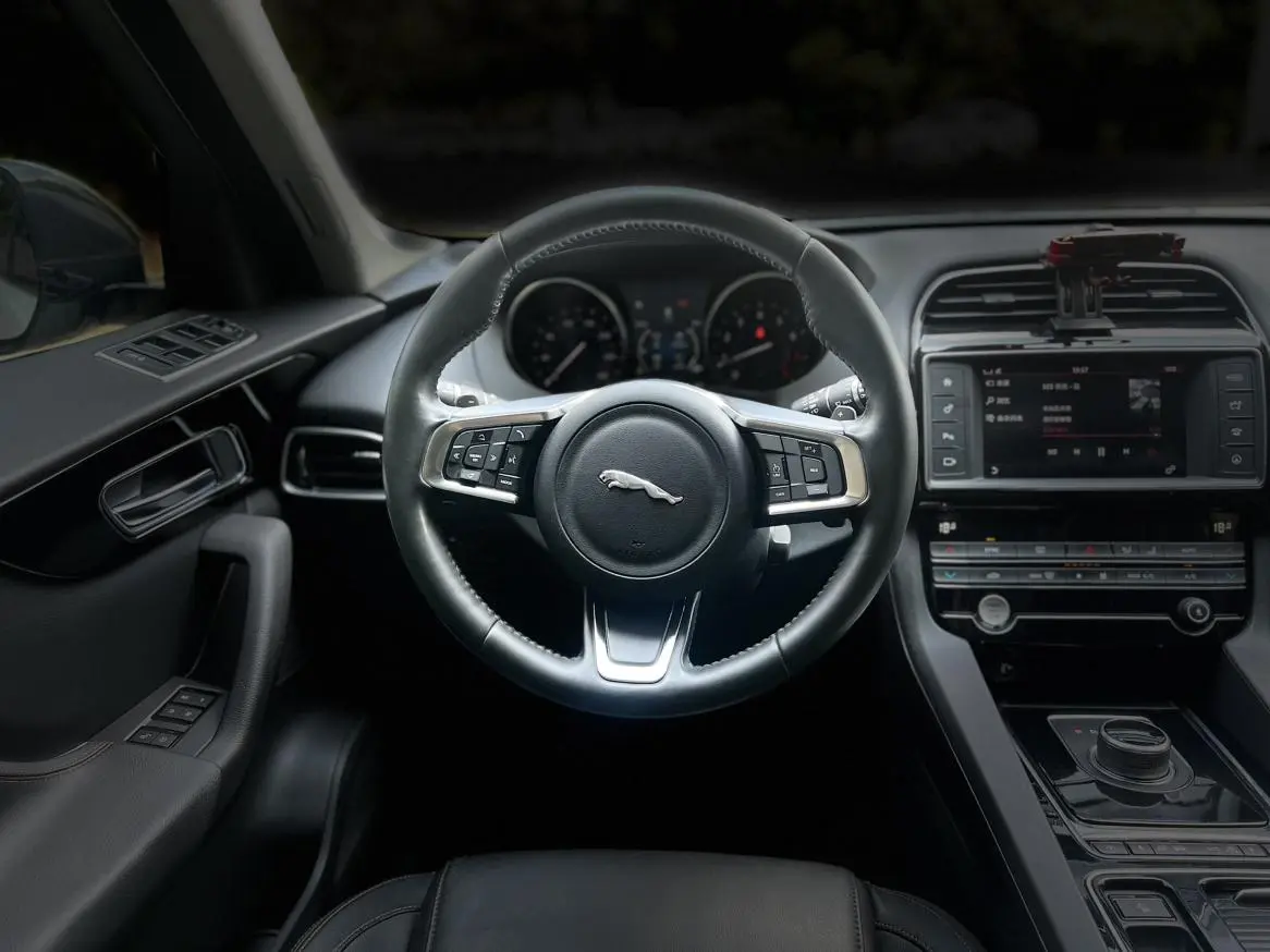 Jaguar Jaguar F-PACE 2.0T four-wheel drive Urban Exclusive Edition