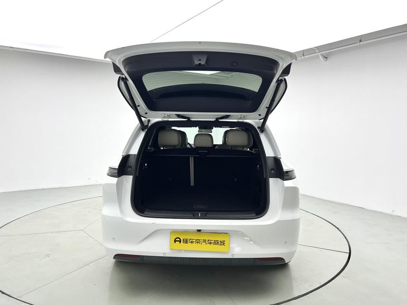 Li Auto Ideal L6 2025